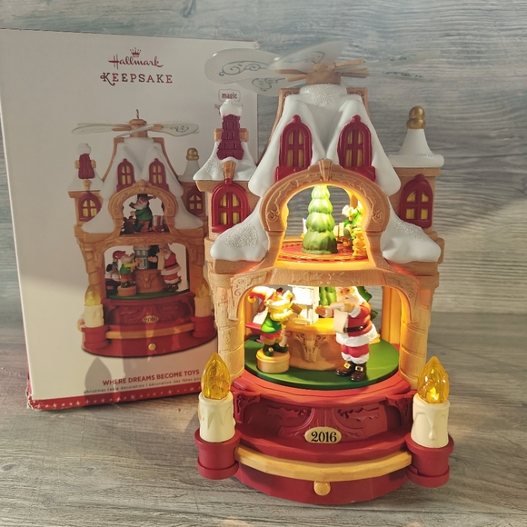 Hallmark "Where Dreams Become Toys" Tabletop 2016, Motion, Light, Sound Santa - Picture 3 of 14